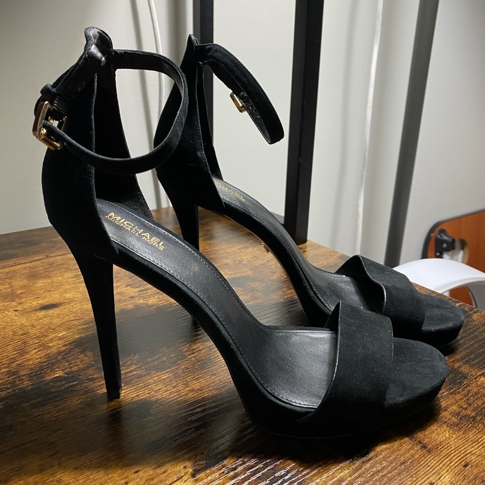 Micheal Kors 8.5 suede sandals, barely worn